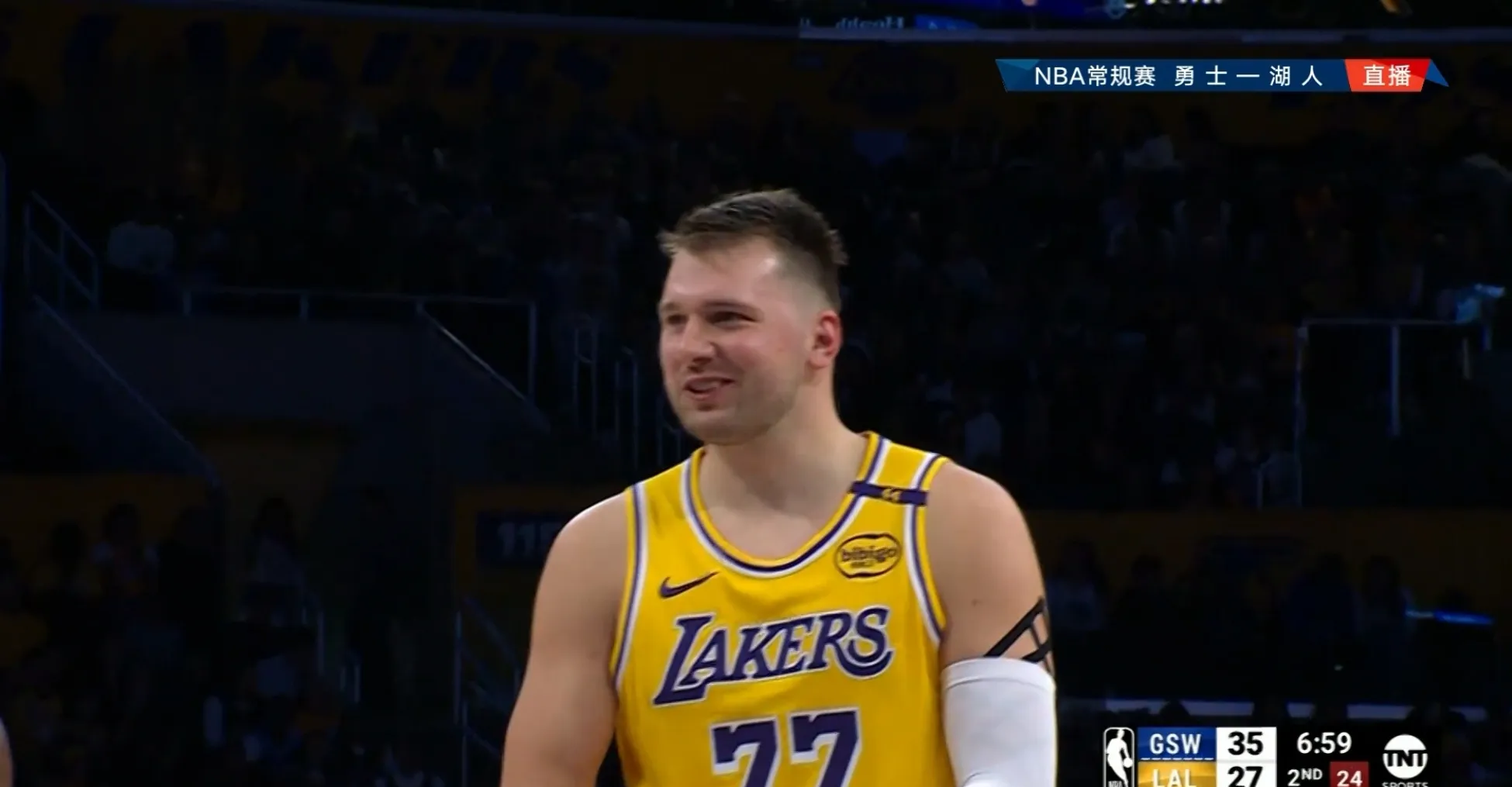 开云官方网页版-东契奇重返赛场，重要助攻首场状态出色，阿森纳观众沸腾！-开云官方网页版